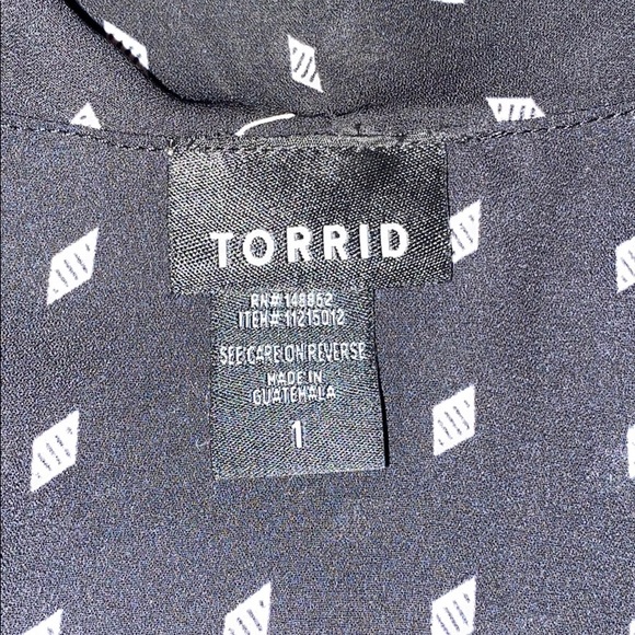 Torrid Blouse.         M703 - Picture 7 of 7